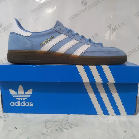 BOXED PAIR OF ADIDAS HANDBALL SPEZIAL TRAINERS IN LIGHT BLUE UK SIZE 10