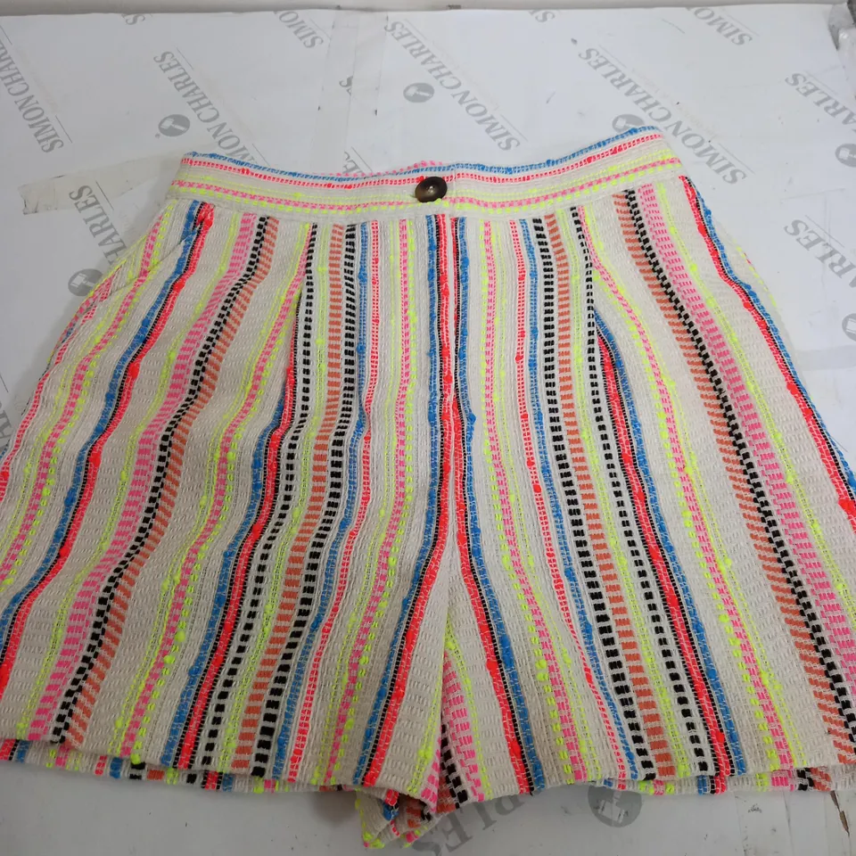 BODEN TEXTURED SHORTS IN MULTICOLOURED STRIPES - UK 8