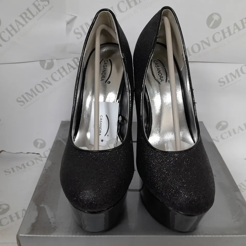 BOXED PAIR OF CASANDRA CLOSED TOE PLATFORM HEELS IN SPARKLE BLACK - SIZE 5