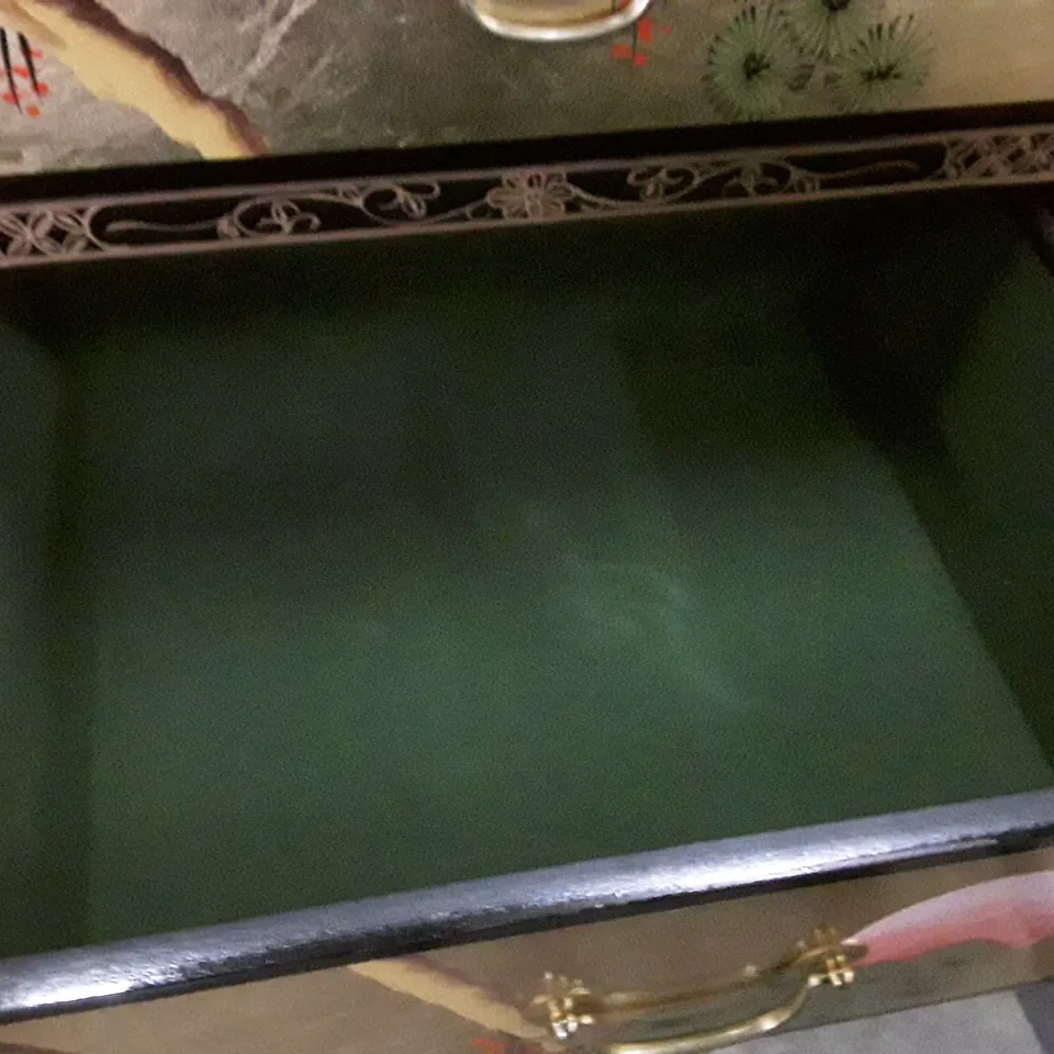 WEINER 5-DRAWER CHEST OF DRAWERS 