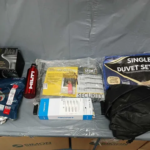 BOX OF APPROXIMATELY 12 ASSORTED ITEMS TO INCLUDE - GHD DIFFUSER, CHILD FALL PREVENTION GUARD, AND JSP M 8-820 ETC. 