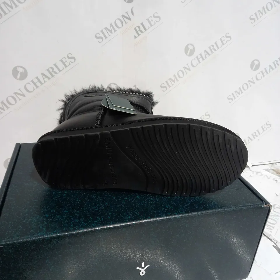 BOXED EMU AUSTRALIA LEATHER BOOTS IN BACK - UK SIZE 4