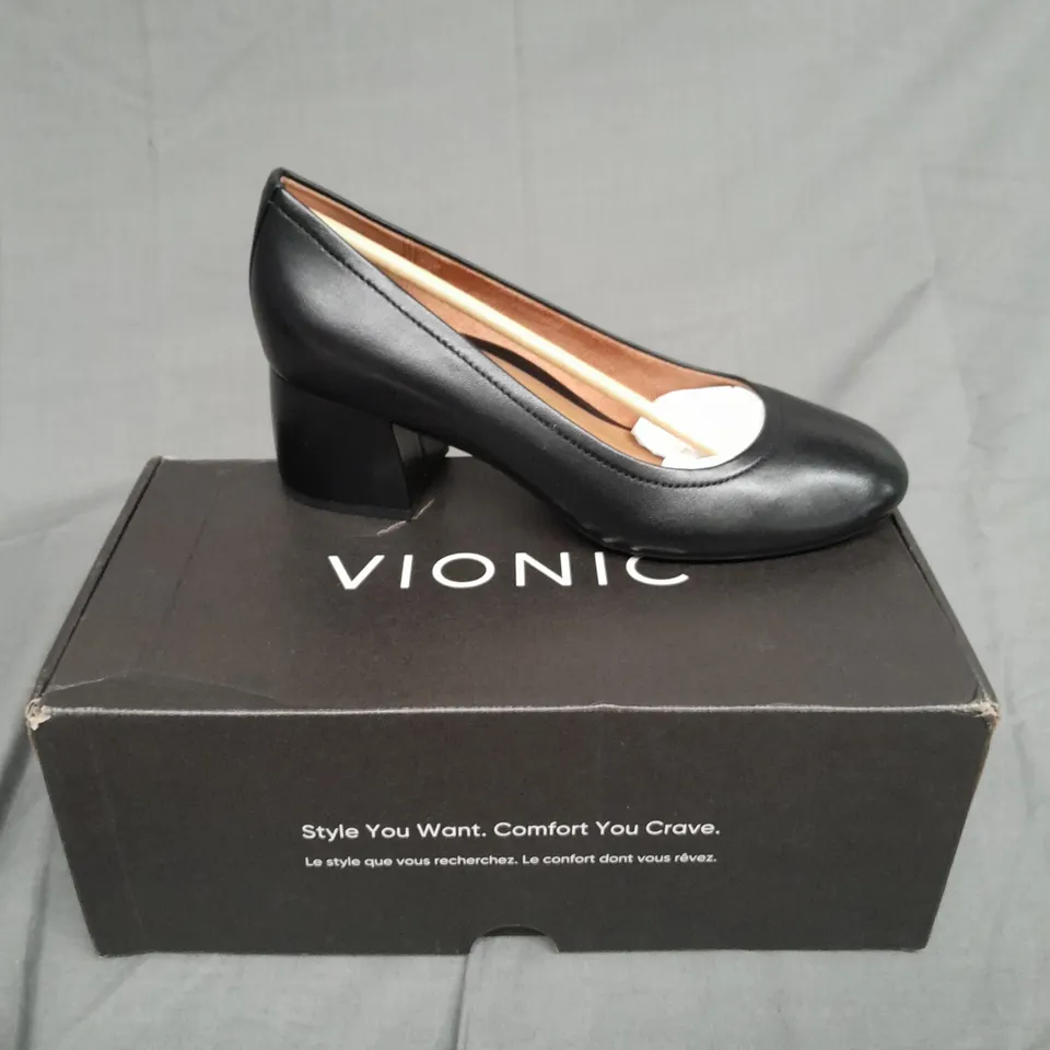 BOXED PAIR OF VIONIC BLACK BLOCK HEEL PUMP SIZE 6