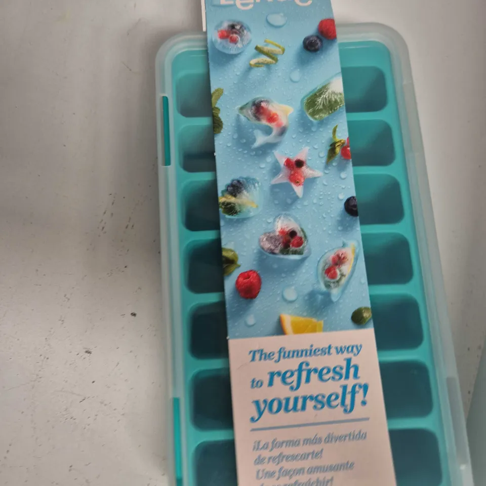TOTE OF APPROXIMATELY 12 ASSORTED ITEMS TO INCLUDE: LEKUE ICE CUBE TRAY
