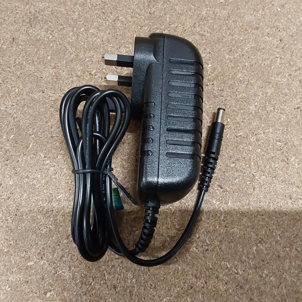 BOX OF APPROXIMATELY 55X YCA19-24150UK SWITCHING ADAPTERS (1 BOX)