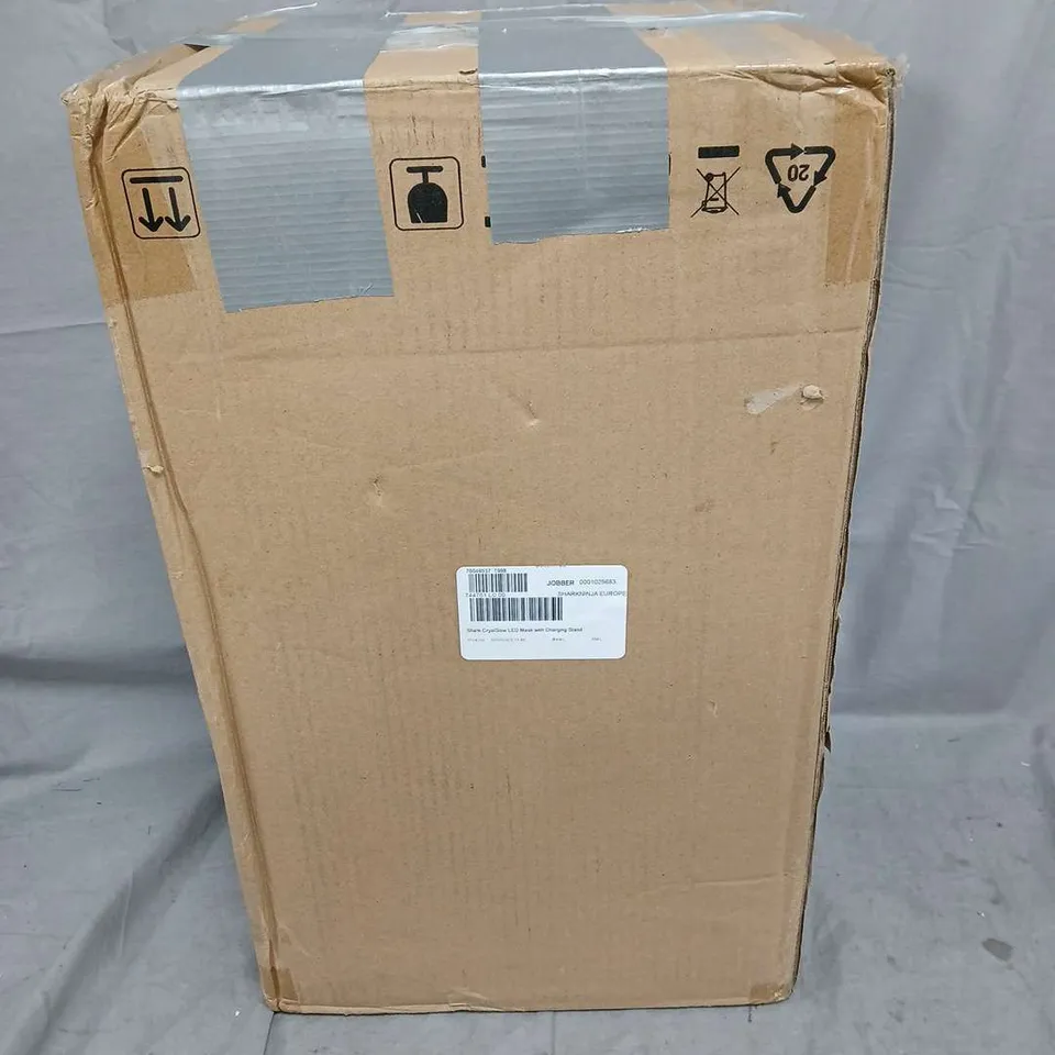 SHARK CRYOGLOW LED MASK WITH CHARGING STAND