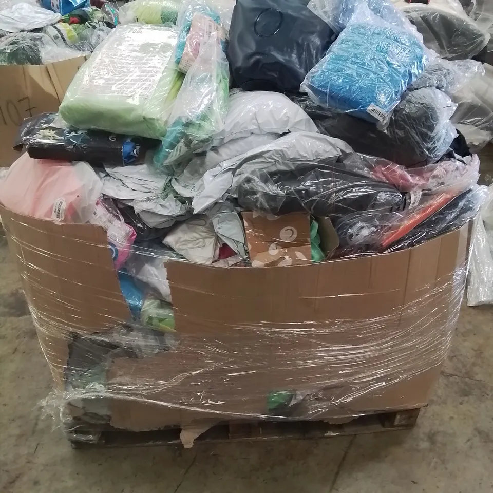 PALLET CONTAINING LARGE QUANTITY OF INFLATABLE POOLS,LILOS,FOOTBALLS AND POOL TOYS ETC.