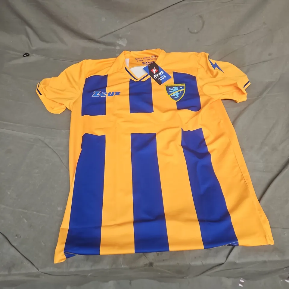 FROSINONE CALCIO FOOTBALL SHIRT – ZEUS – ORANGE/BLUE STRIPED – UK LARGE (L)