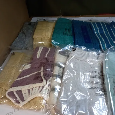 APPROX. 10 ASSORTED CLOTHING ITEMS IN VARIOUS COLOURS AND SIZES