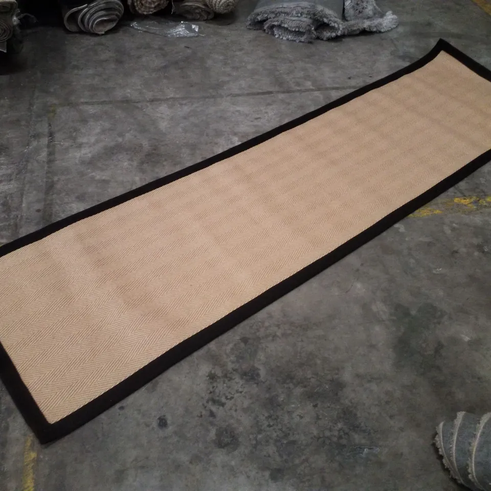 QUALITY DESIGNER AREA RUG - APPROXIMATELY 80×300CM