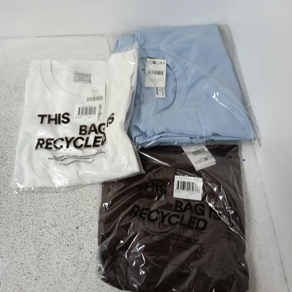 APPROXIMATELY 35 ASSORTED CLOTHING ITEMS IN VARIOUS SIZES, COLOURS & STYLES TO INCLUDE BROOKE ASYMMETRICAL MINI DRESS, CLASSIC FIT T-SHIRT, BOXY TUCK T-SHIRT MINI DRESS, ETC
