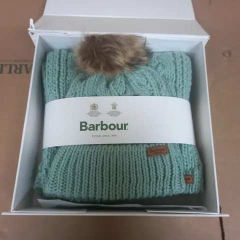 BOXED BARBOUR PENSHAW GIFT SET IN GREEN 