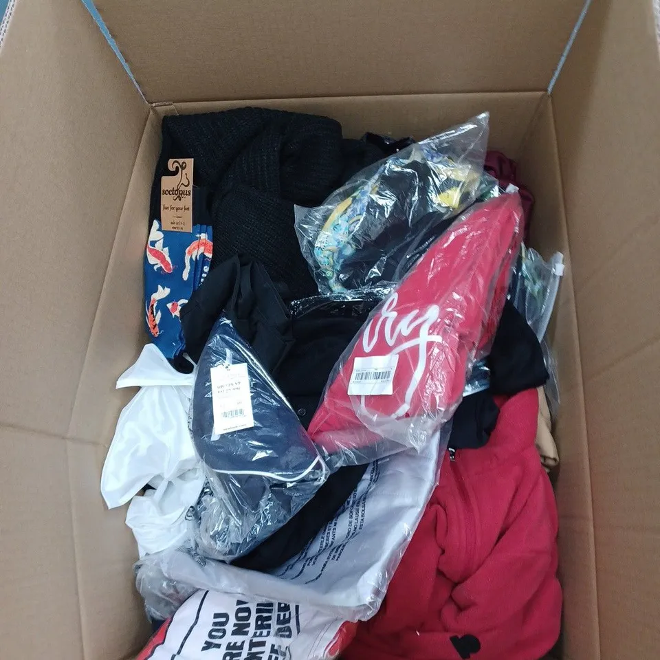 BOX OF ASSORTED CLOTHING ITEMS TO INCLUDE PYJAMAS, HATS, SWEATERS ETC 