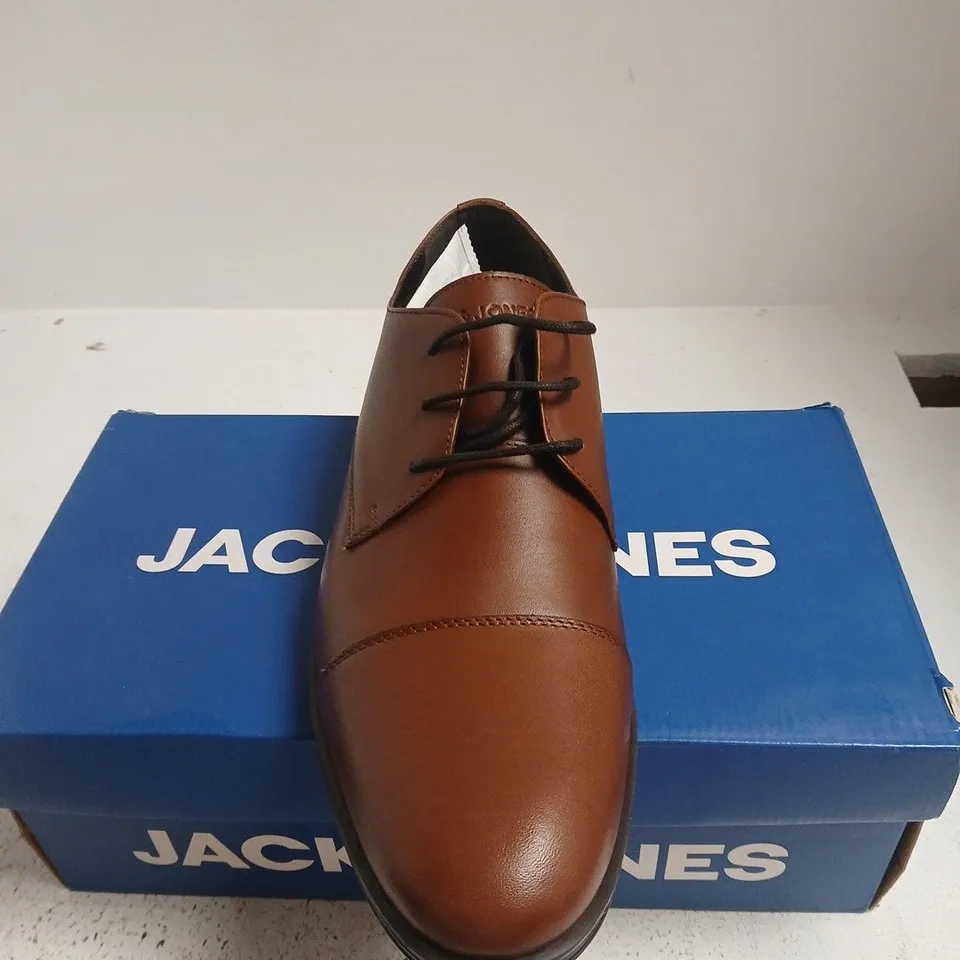 BOXED PAIR OF JACK & JONES MEN'S BROWN LEATHER OXFORD SHOES – UK 11