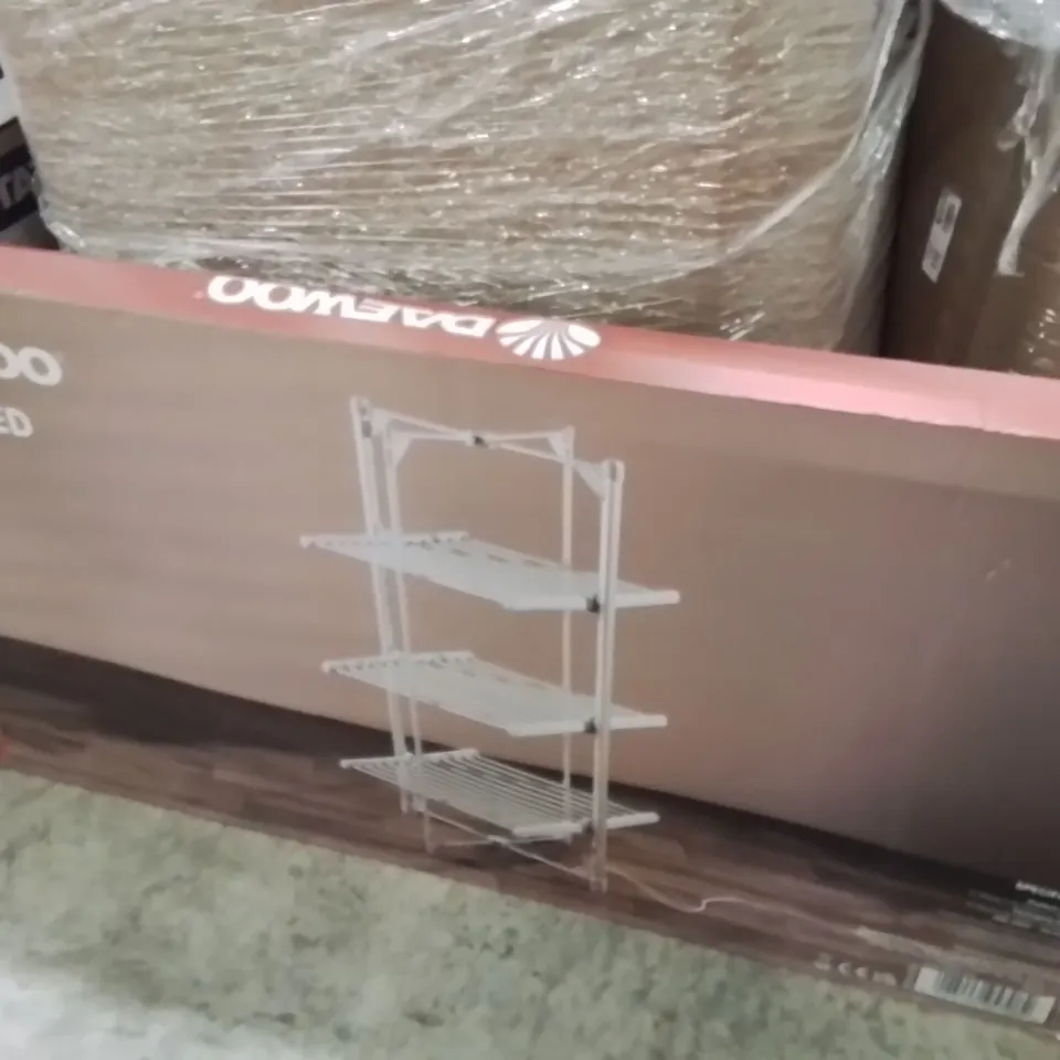 PALLET TO CONTAIN A LARGE QUANTITY OF HEATED CLOTHING AIRERS