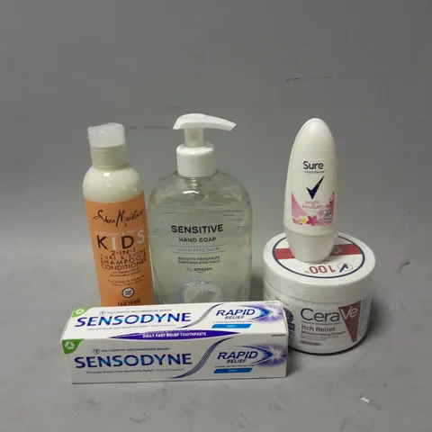 APPROXIMATELY 20 ASSORTED HEALTH & BEAUTY ITEMS TO INCLUDE - CERAVE ITCH RELIEF CREAM, SURE ROLL ON AND SENSODYNE TOOTHPASTE