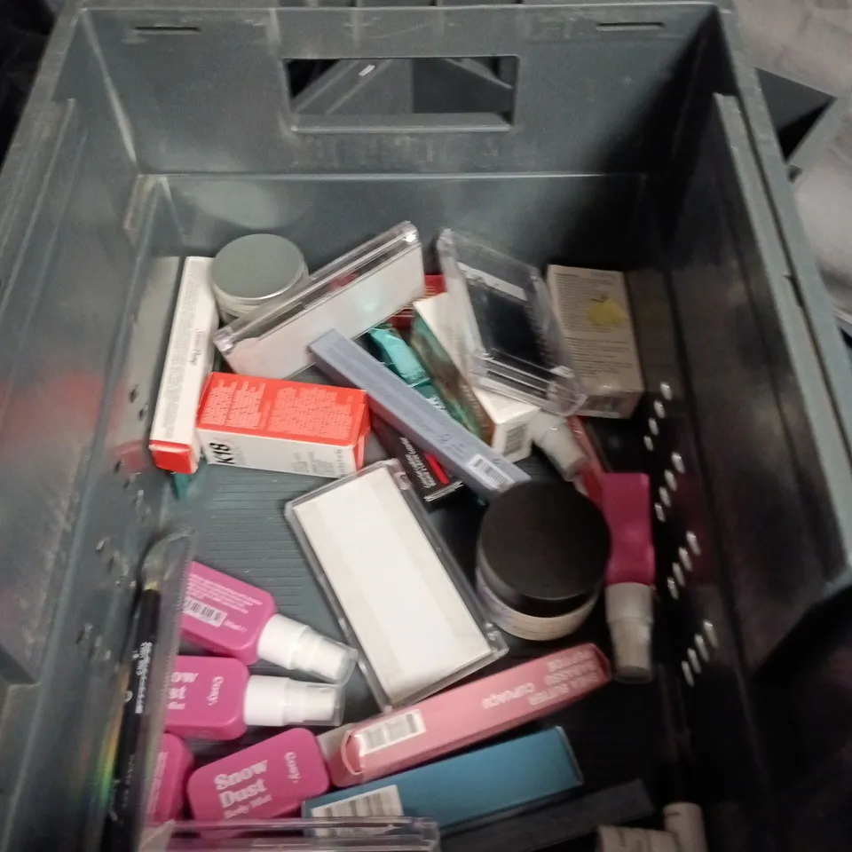 APPROXIMATELY 20 HEALTH AND BEAUTY PRODUCTS TO INCLUDE TROPIC TAMANU CREAM, TANGLE ATTACK BRUSH AND ST IVES CLEANSER