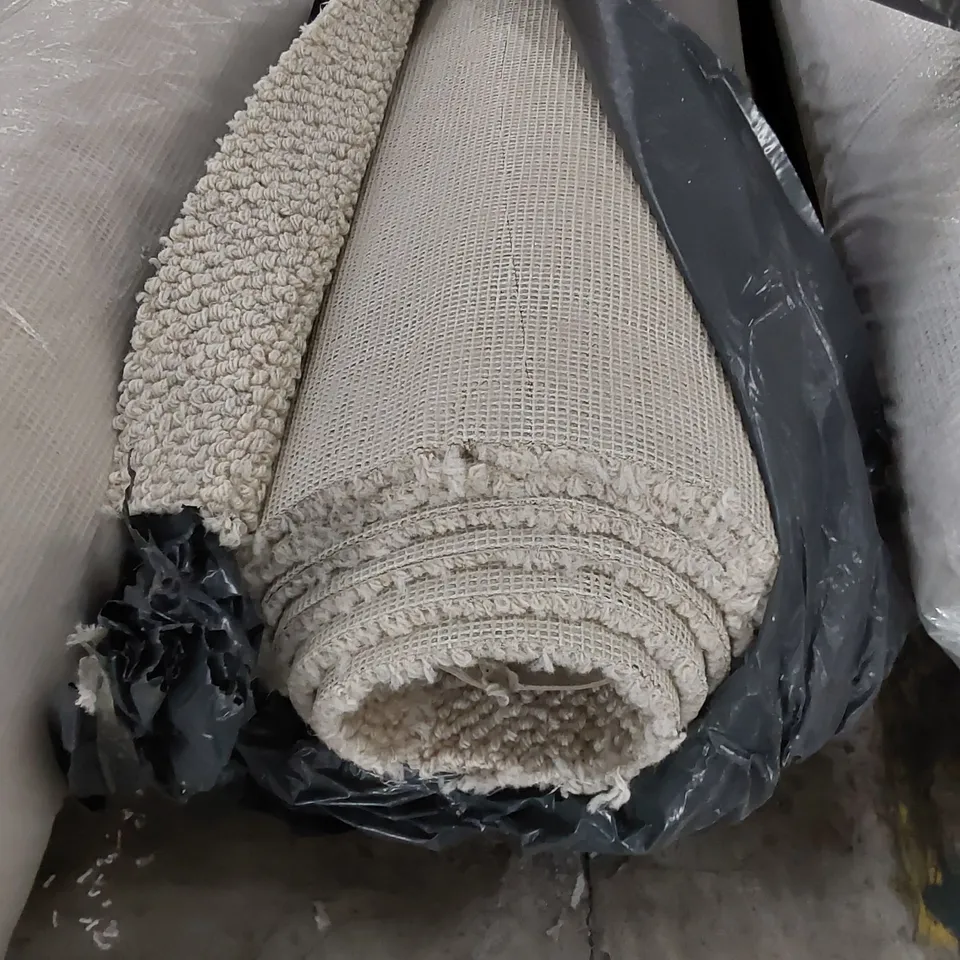 ROLL OF QUALITY RYAL EDELWEISS TELEN PUMICE CARPET // SIZE: 4.4 X 4m