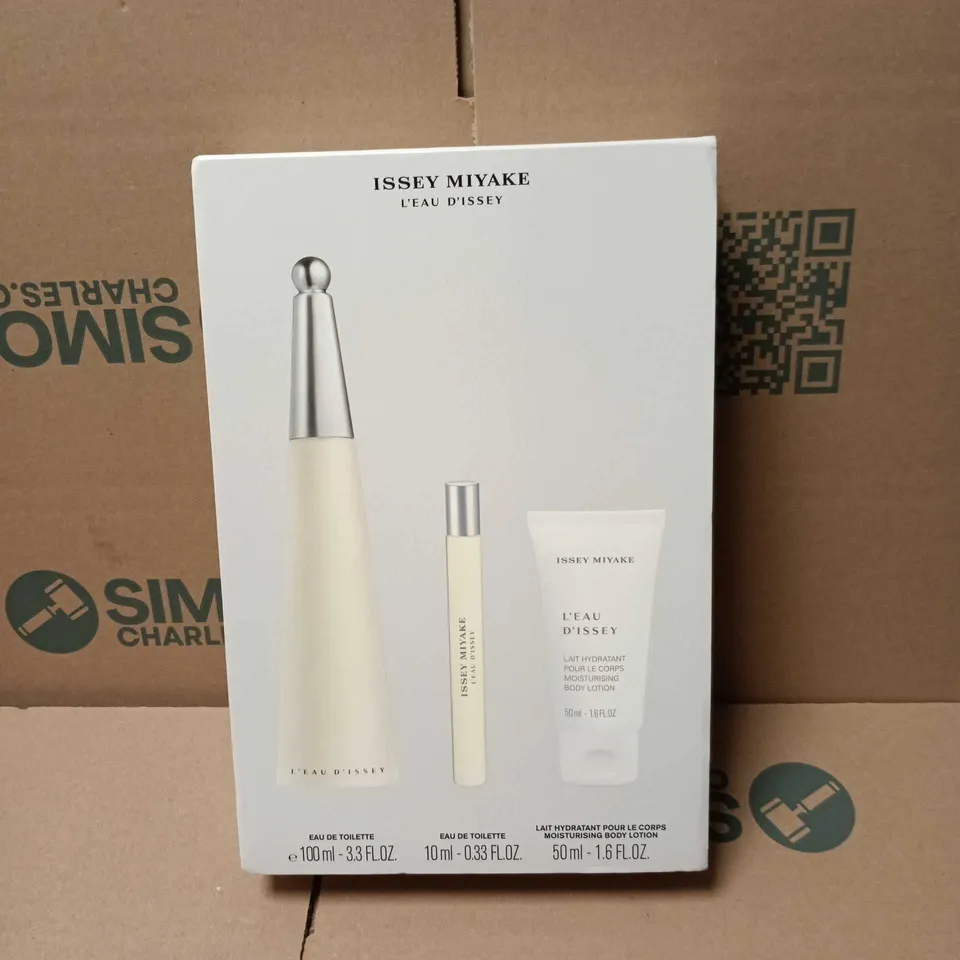 ISSEY MIYAKE L'EAU D'ISSEY GIFT SET – EAU DE TOILETTE 100 ML, 10 ML TRAVEL BOTTLE & MOISTURISING BODY LOTION 50 ML