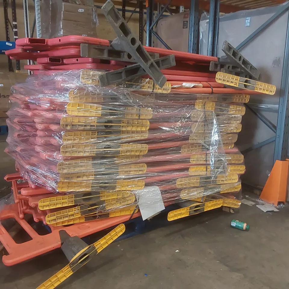 PALLET CONTAINING APPROXIMATELY 26x PLASTIC ROAD BARRIERS 