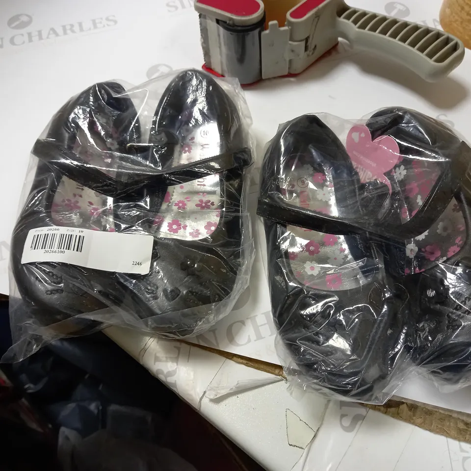 LOT OF 2 WALKRIGHT GIRLS BLACK PATENT SCHOOL SHOES SIZE: 9-10