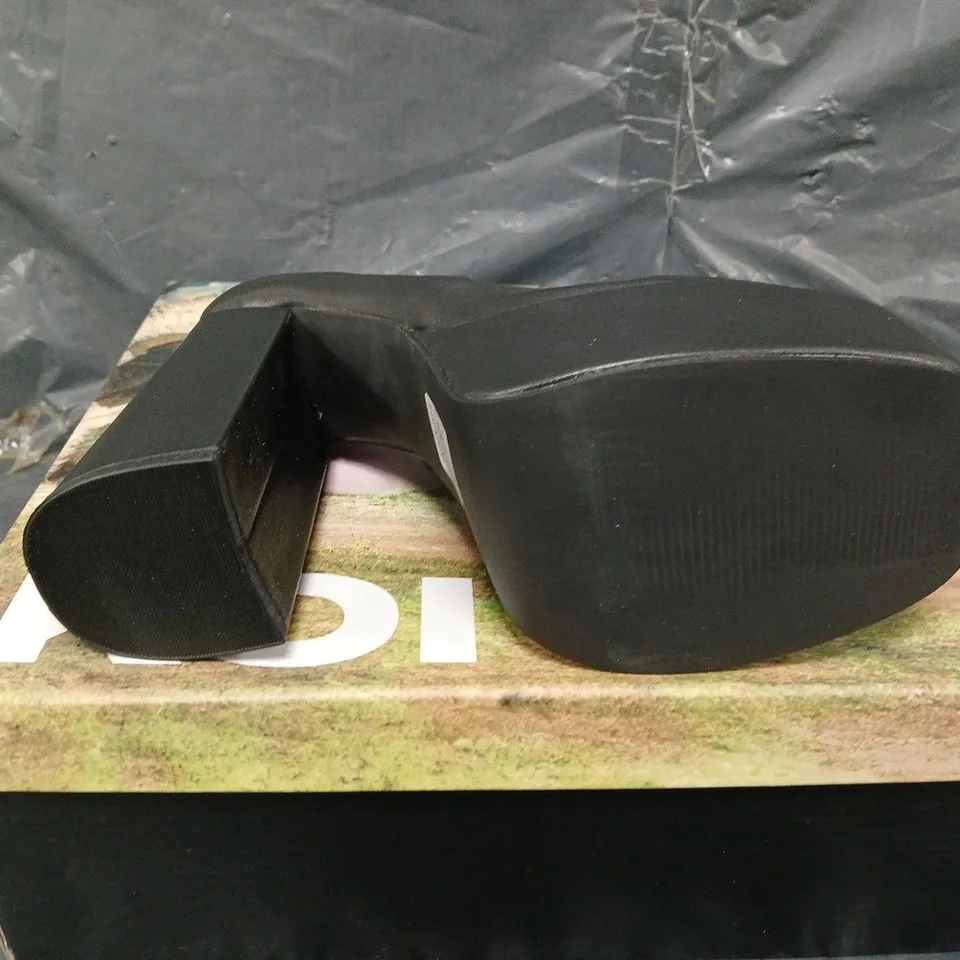 BOXED PAIR OF KOI DARKBLOOM BALCK PLATFORM HEELS - UK SIZE 6