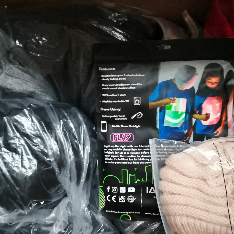 APPROXIMATELY 20 ASSORTED CLOTHING AND FASHION PRODUCTS IN VARIOUS STYLES AND SIZES - COLLECTION ONLY