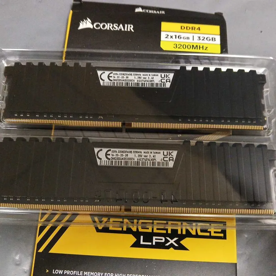 CORSAIR VENGACE LPX 32GB 2X16GB DDR4 3200MHZ RAM - CMK32GX4M2E3200C16