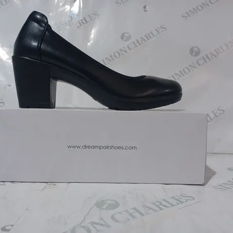 BOXED PAIR OF DREAMPAIRS BLOCK HEEL SLIP-ON SHOES IN BLACK UK SIZE 6