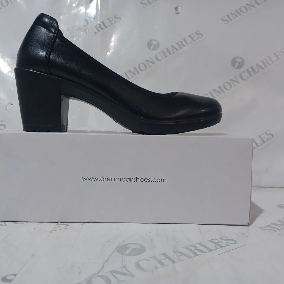 BOXED PAIR OF DREAMPAIRS BLOCK HEEL SLIP-ON SHOES IN BLACK UK SIZE 6