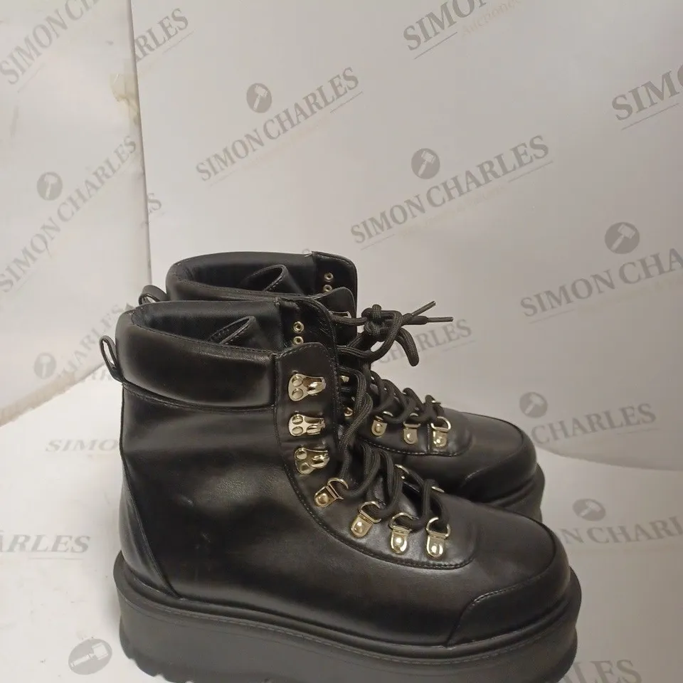 KOI FOOTWEAR BLACK CHUNKY LACE UP BIKER BOOTS - SIZE UK7