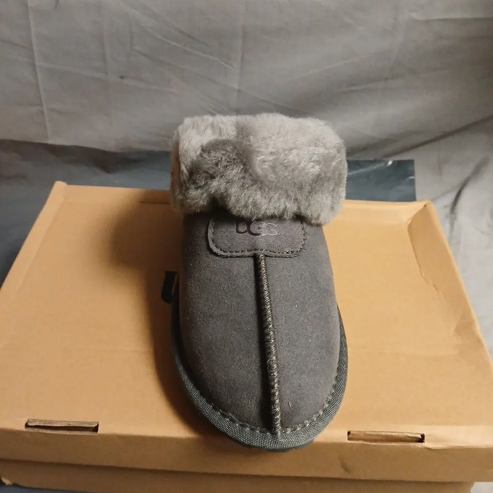 GREY UGGS WITH FLEECE LINING, EU SIZE 37