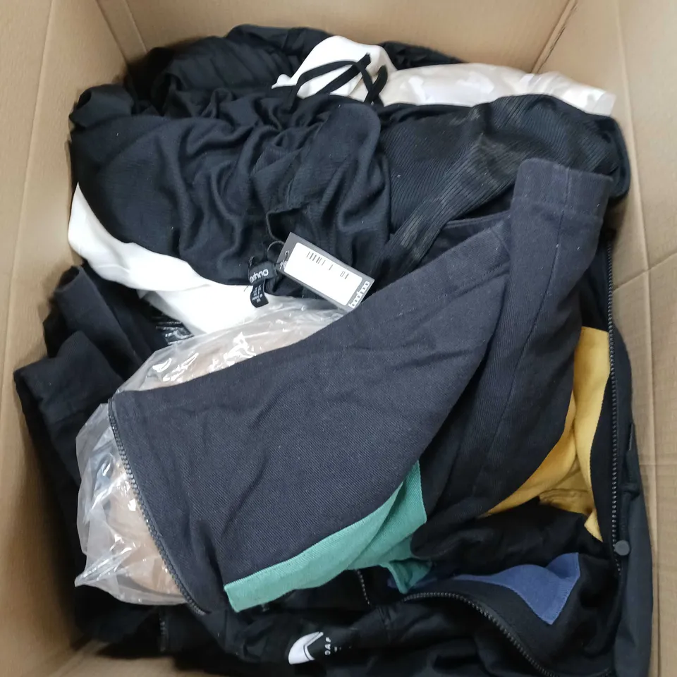 BOX OF APPROXIMATELY 15 CLOTHING ITEMS TO INCLUDE ODDBALLS, ZARA DRESS, BOOHOO PANTS ETC