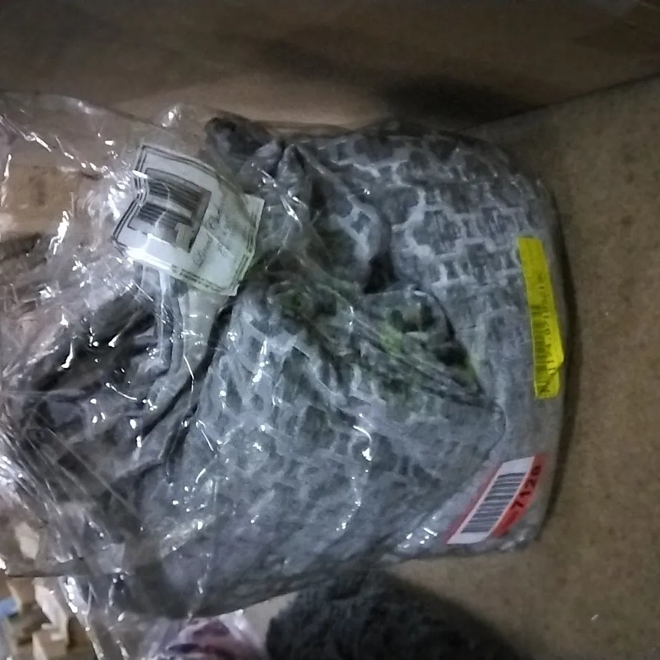 DEVENCOVE PALERMO SILVER EYELET ROOM DARKENING CURTAINS SIZE: 90 X 90"