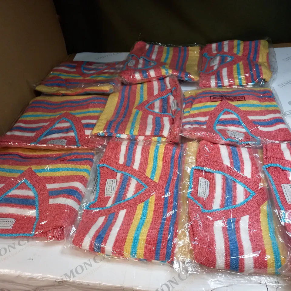 LOT OF APPROX 10 ASSORTED CLOTHING ITEMS IN VARIOUS SIZES