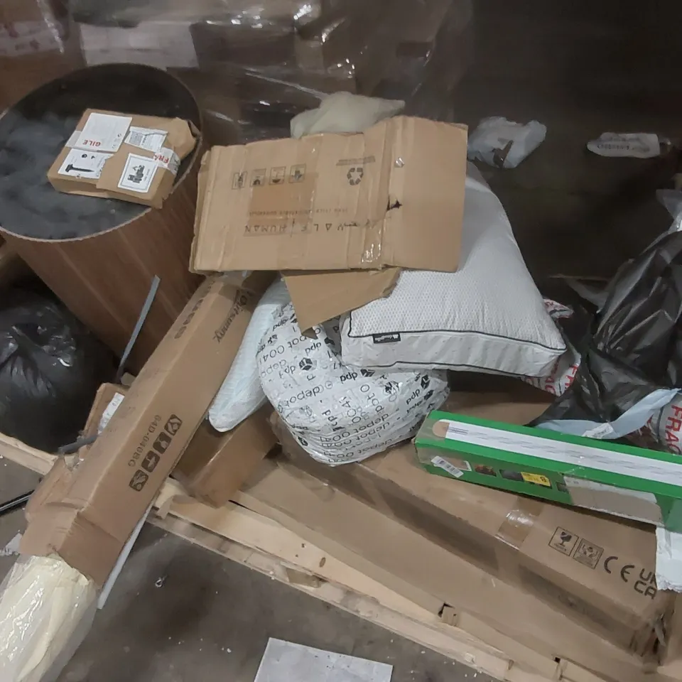 PALLET CONTAINING A LARGE QUANTITY OF ASSORTED FURNITURE ITEMS ECT