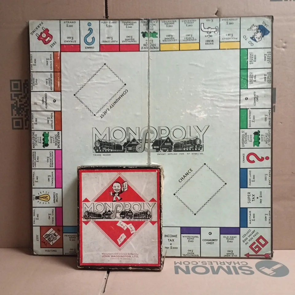 VINTAGE EARLY EDITION WADDINGTON'S MONOPOLY BOARD GAME