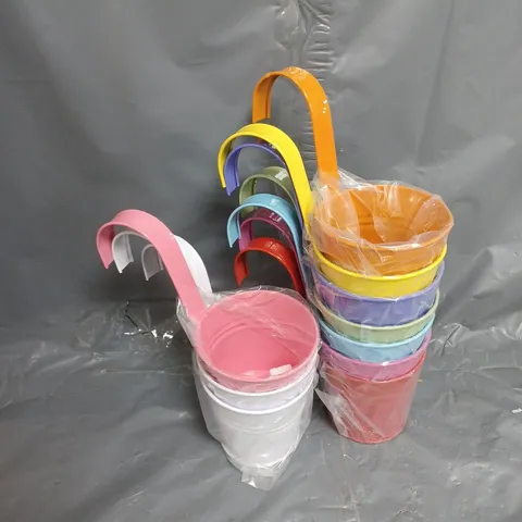 10 ASSORTED METAL HANGPOTS IN VARIOUS COLOURS