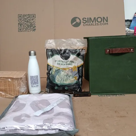 BOX OF APPROXIMATELY 10 ASSORTED GOODS INCLUDING THE CHELSEA GARDEN RANGE HORTICULTURAL SILVER SAND, DECOMOMO HARED SIDED STORAGE BASKET AND HAADI MULTIPURPOSE CASTING KIT 