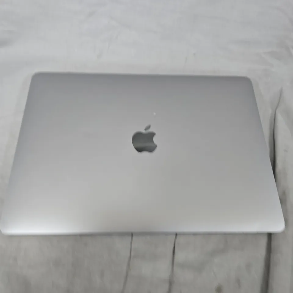 APPLE MACBOOK PRO 13-INCH LAPTOP – SILVER