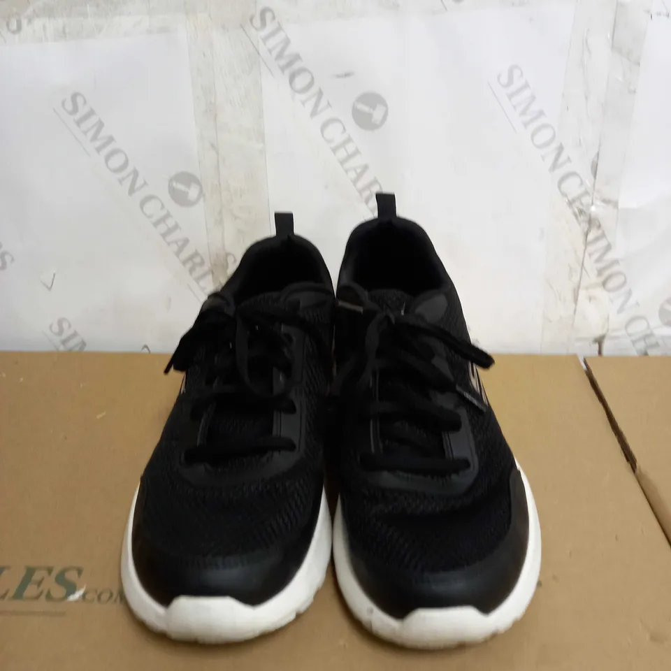 SKECHERS BLACK AND GOLD SKECH-AIR DYNAMIGHT TRAINERS SIZE 5