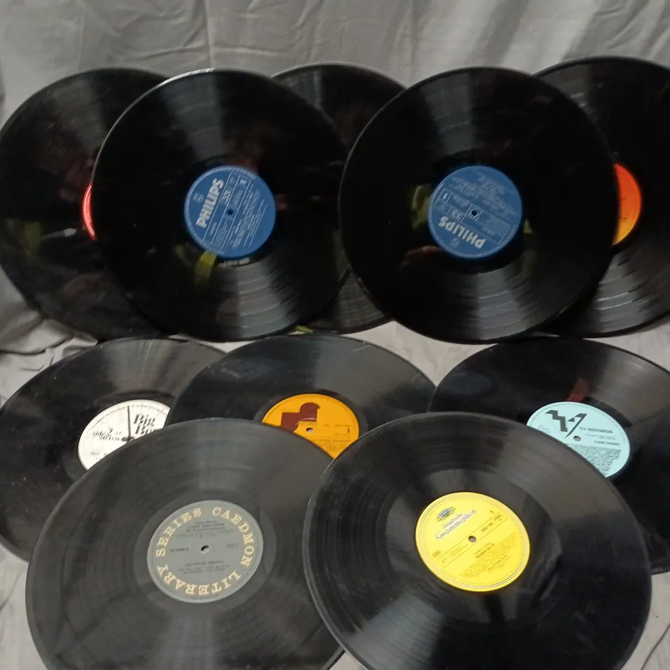 APPROXIMATELY 15 ASSORTED LOOSE VINYLS TO INCLUDE ARTISTS SUCH AS WALLY WHYTON, SKIBADEE, DYLAN THOMAS, ETC