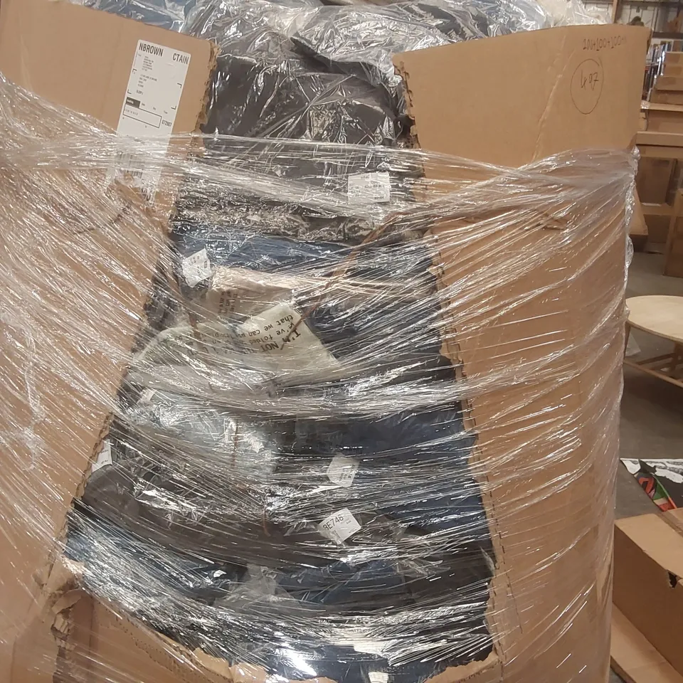 PALLET CONTAINING APPROXIMATELY 490x BRAND NEW ASSORTED DESIGNER CLOTHING ITEMS