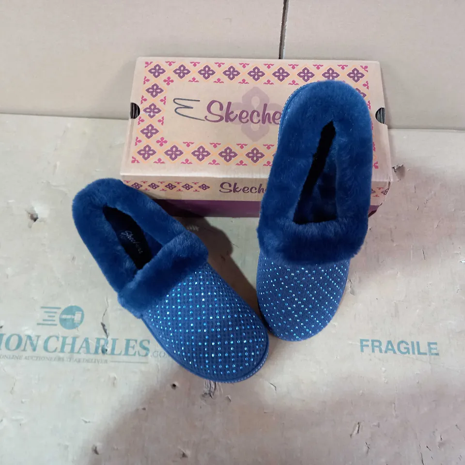 BOXED PAIR OF SKECHERS - SIZE 7