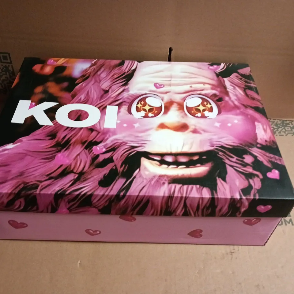 BOXED KOI MIZUHIKI KAWAII LONG PEARL BUCKLE BOOTS – PINK, UK SIZE 5