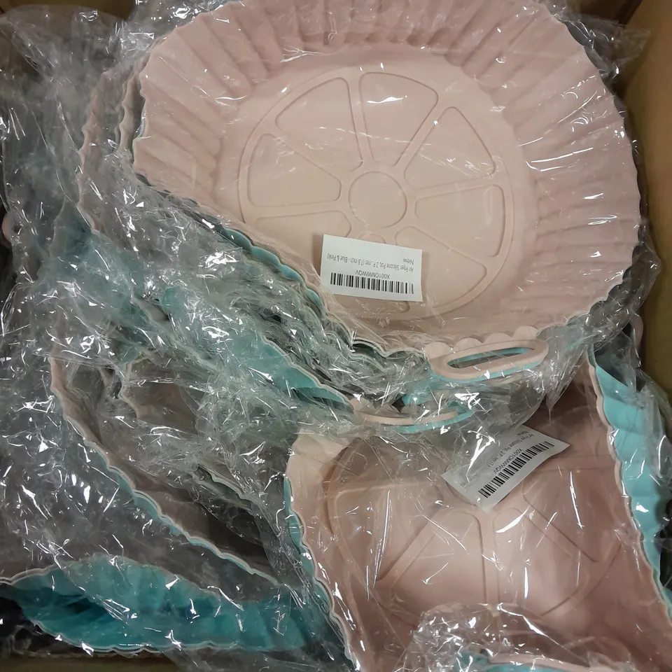 APPROXIMATELY 40 CIRCULAR SILICONE CAKE TINS 