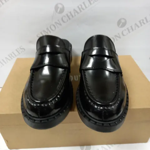 BOXED URBAN OUTFITTERS JAMIE BACKLESS LOAFER SIZE 4