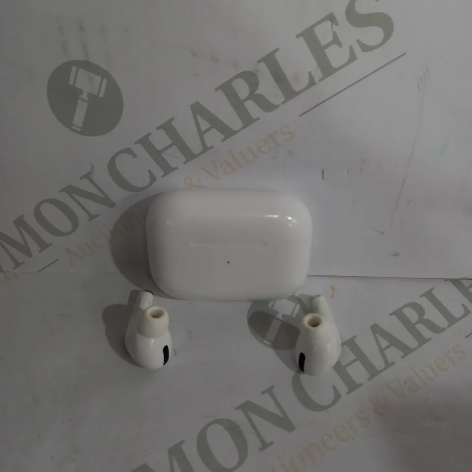 APPLE AIR PODS PROS
