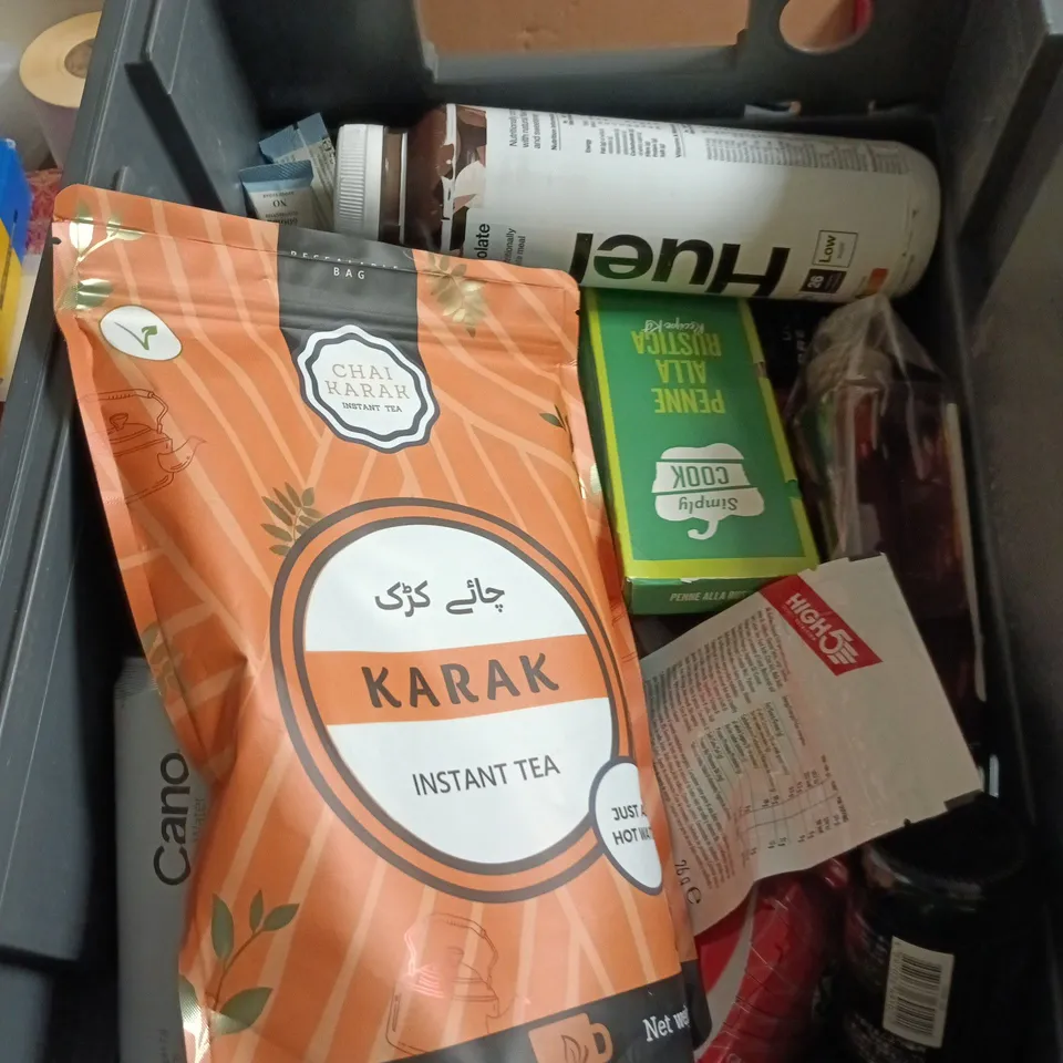 APPROXIMATELY 15 ASSORTED FOOD AND DRINK ITEMS TO INCLUDE - BORDER DARK CHOCOLATE ORANGE BISCUITS, ELLA'S KITCHEN PEACH & BANANA CRUMBLE AND SIMPLY COOK SICHUAN DAN DAN NOODLES