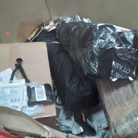 PALLET CONTAINING A LARGE QUANTITY OF PHONE ACCESSORIES AND TV
